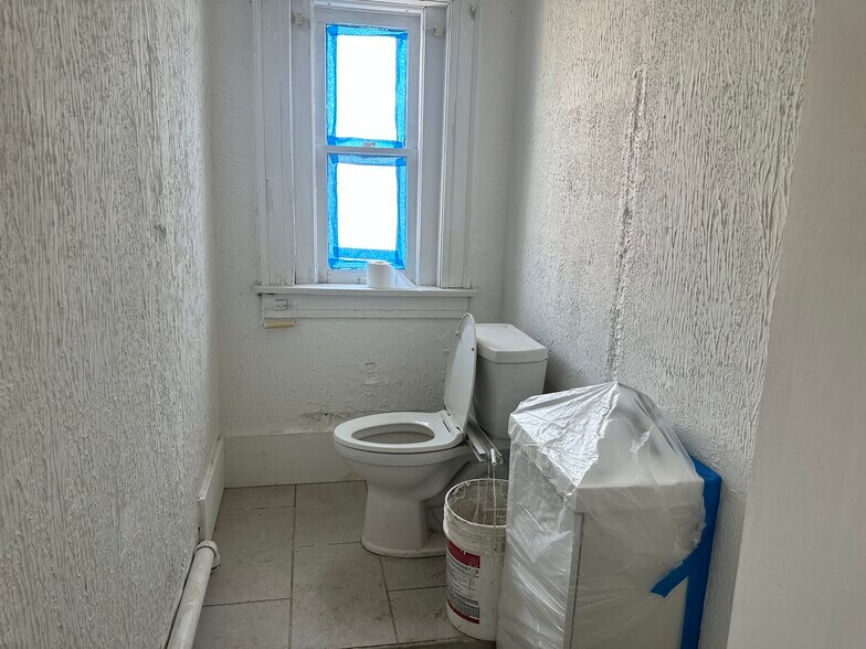 More Photos Of 33 E 2nd St, Manchester General Retail For Sale