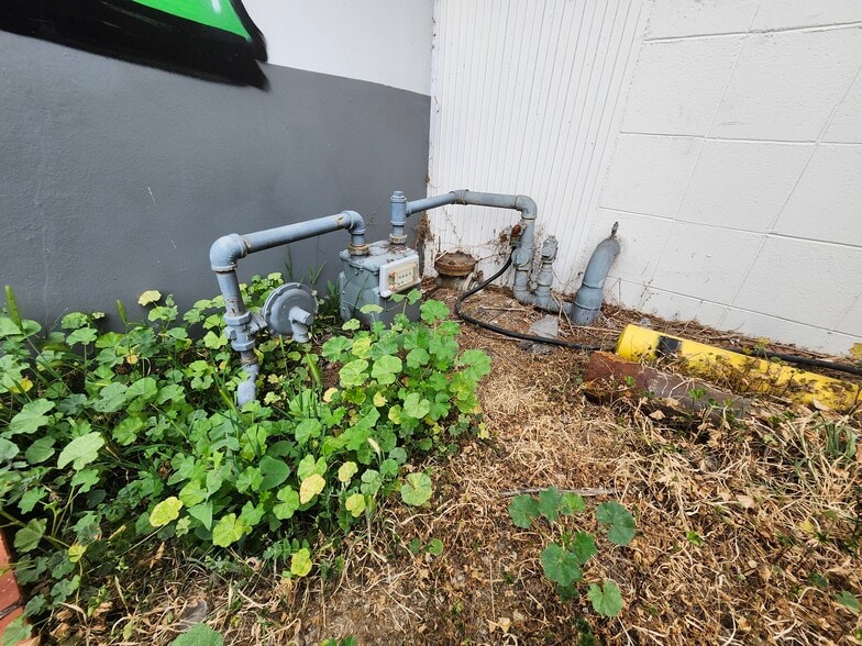 More Photos Of 13501 S Main St, Los Angeles Warehouse For Sale