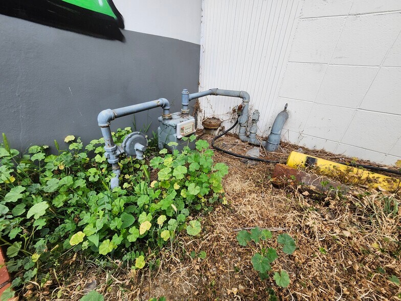 More Photos Of 13501 S Main St, Los Angeles Warehouse For Lease