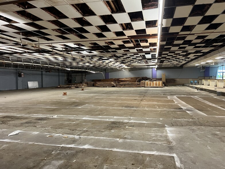 More Photos Of 5 Elmwood Rd, Menands General Retail For Sale