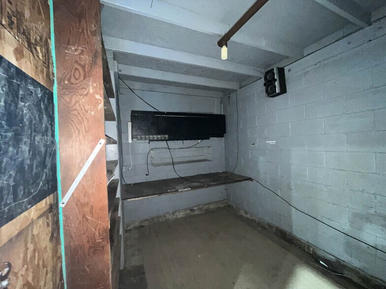 More Photos Of 28425 Salmon River Hwy, Grand Ronde Service For Lease