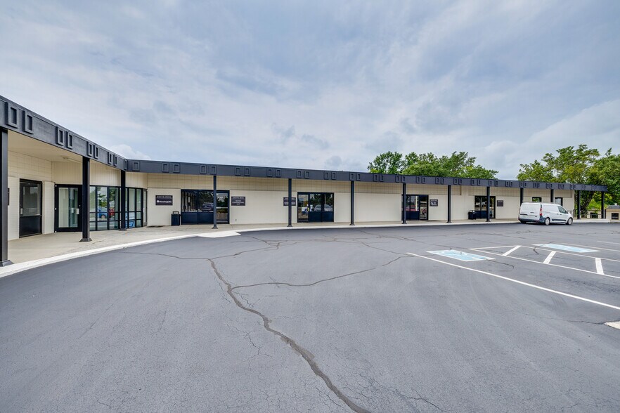 More Photos Of 2008-2036 E Lamar Alex Pky, Maryville Medical For Lease