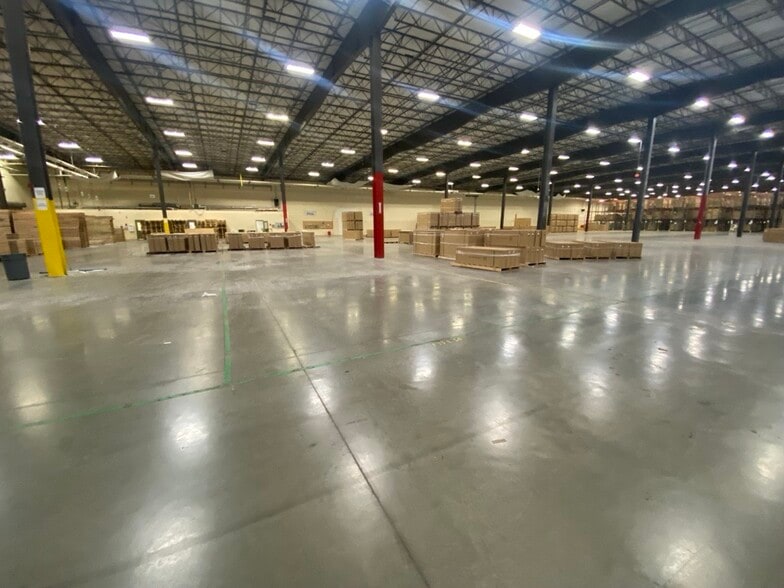 More Photos Of 81 Commerce Dr, Fall River Warehouse For Lease