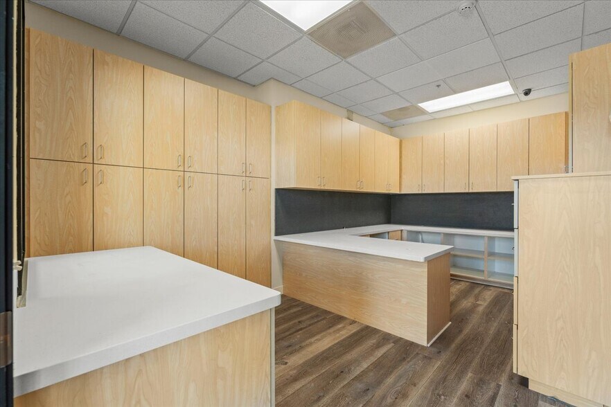 More Photos Of 991 Commercial St, Palo Alto Schools For Lease
