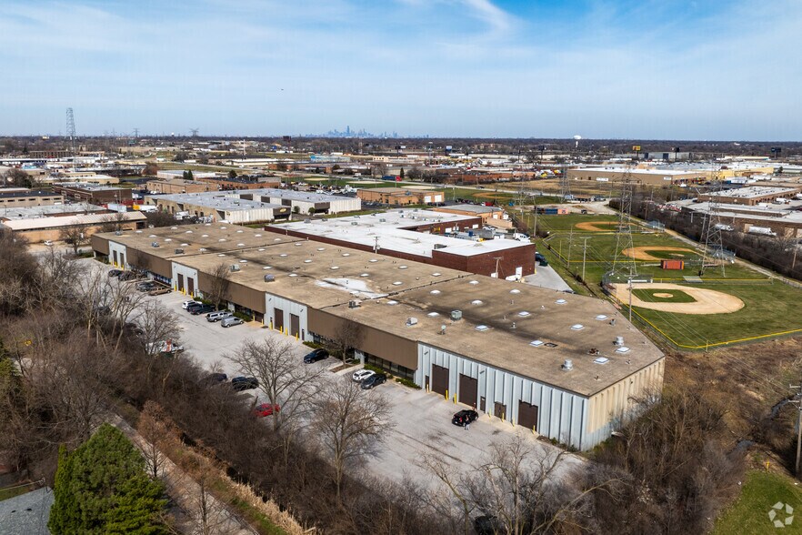 More Photos Of 9901-9913 S 78th Ave, Hickory Hills Warehouse For Lease