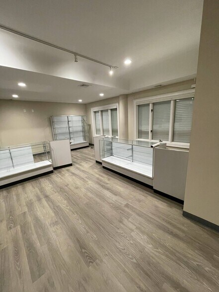 More Photos Of 255 Turnpike Rd, Southborough Freestanding For Lease