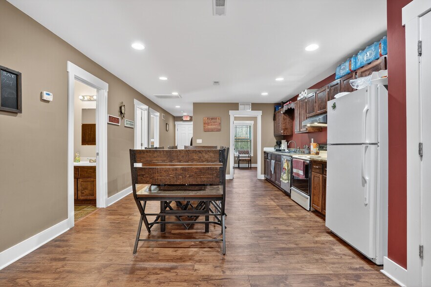 More Photos Of 615 S 2nd St, Central City Specialty For Sale