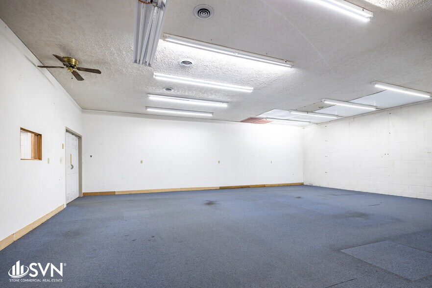More Photos Of 881 Newtown Pike, Lexington Flex For Lease