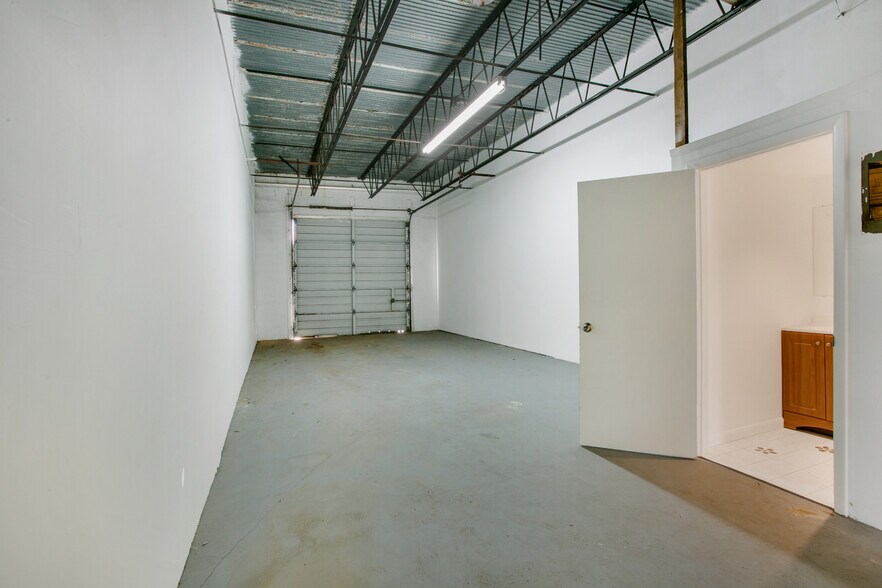 More Photos Of 1500-1536 S Dixie Hwy, Pompano Beach Showroom For Lease