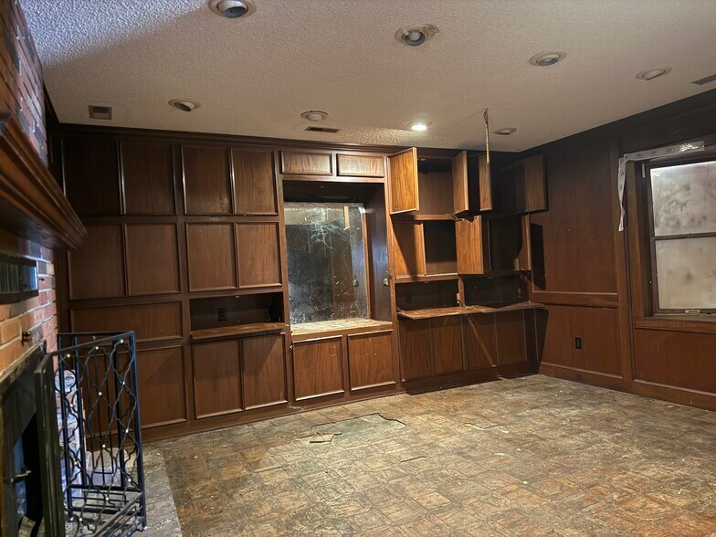 More Photos Of 321 W Broadway St, Excelsior Springs Office For Sale