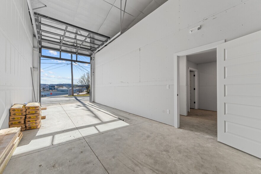 More Photos Of 201 Blue Sky ln, Hollister Flex For Lease