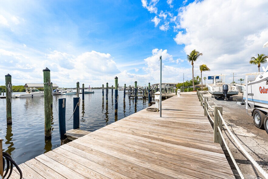 More Photos Of 250-300 SW Monterey Rd, Stuart Freestanding For Lease
