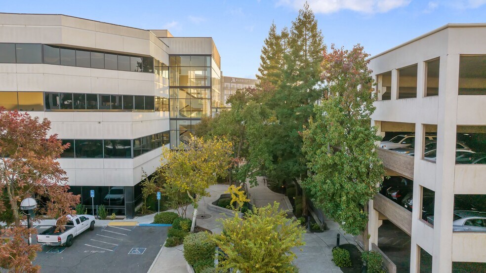 More Photos Of 100 Willow Plz, Visalia Medical For Sale