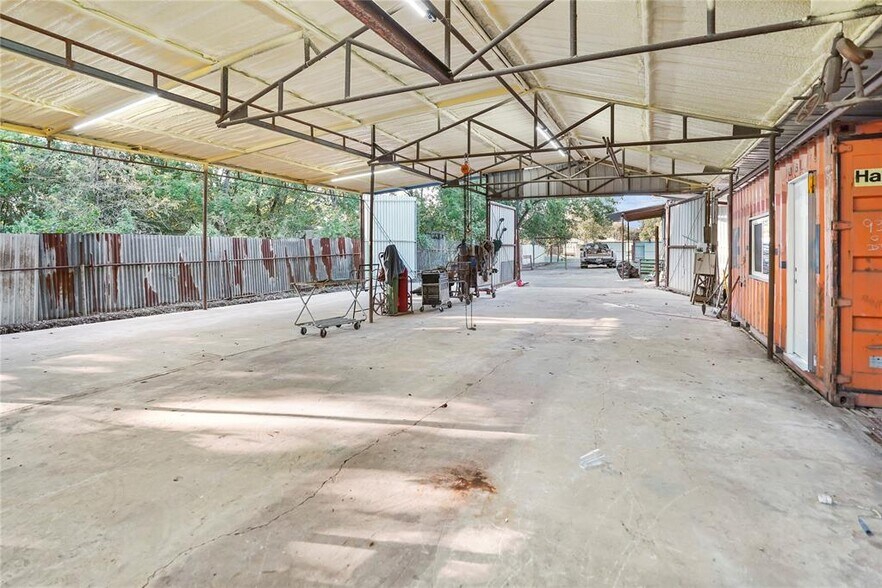 More Photos Of 13338 Elderberry Ln, Houston Industrial For Lease