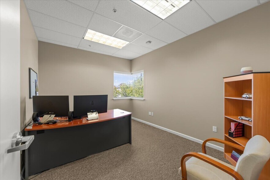 More Photos Of 125 Hangar Way, Watsonville Office For Sale