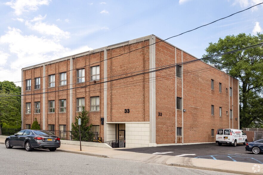 Primary Photo Of 33 Queens St, Syosset Loft Creative Space For Lease