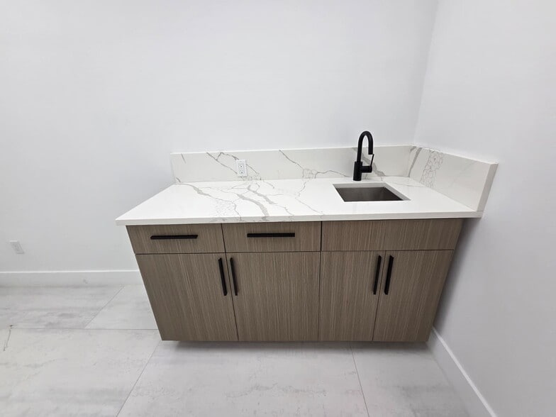 More Photos Of 1010-1020 W Oak St, Kissimmee Medical For Lease