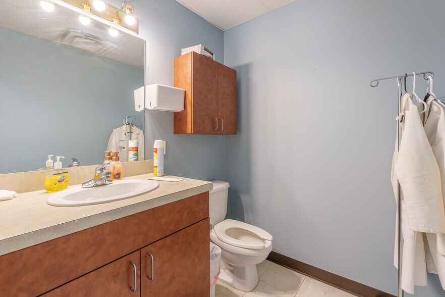 More Photos Of 727 Cox Creek Pky, Florence Healthcare For Sale