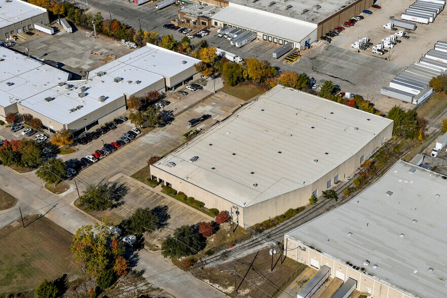 More Photos Of 12621-12623 International Pky, Dallas Warehouse For Lease