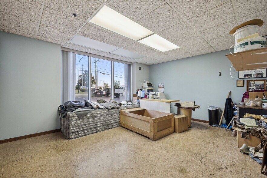 More Photos Of 5601 W 120th St, Alsip Light Distribution For Sale