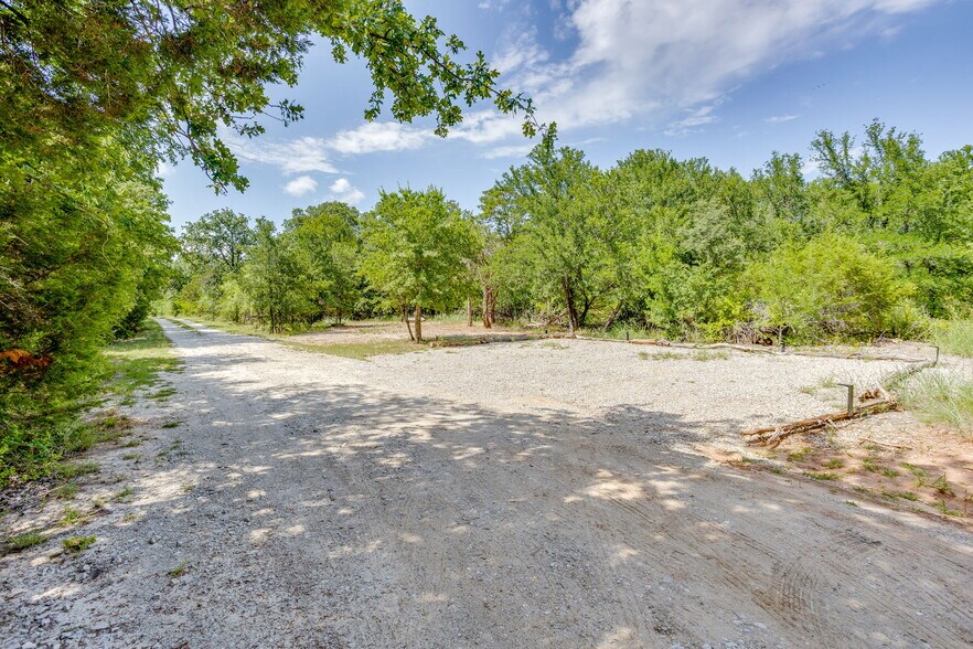 More Photos Of 6725 Rollins Rd, Granbury Specialty For Sale