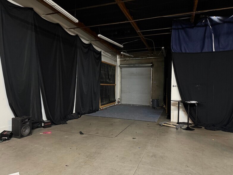 More Photos Of 12987-12999 Arroyo St, San Fernando Warehouse For Lease