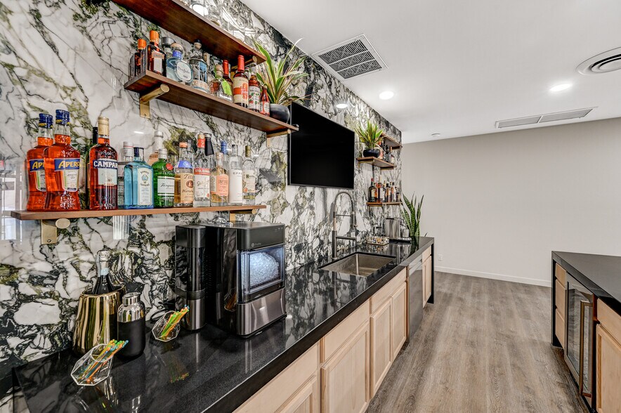 More Photos Of 319 S 3rd St, Las Vegas Loft Creative Space For Sale