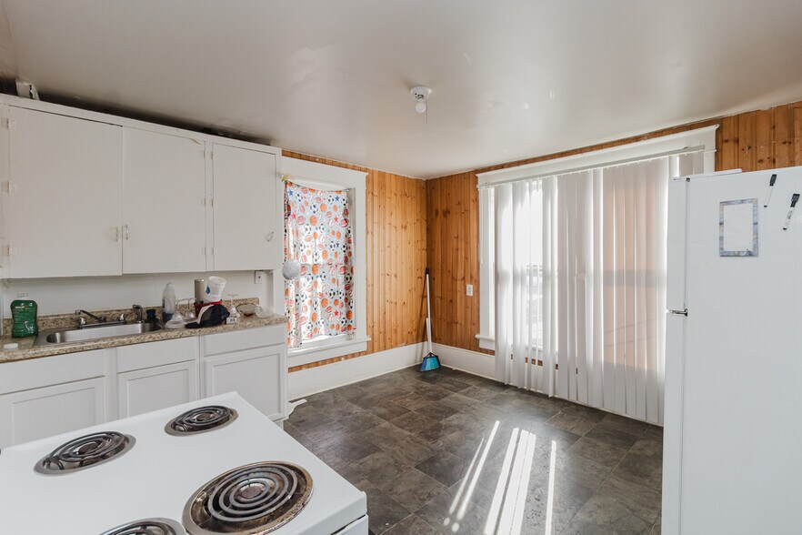 More Photos Of 638 N Broadway Ave, Wichita Multifamily For Sale