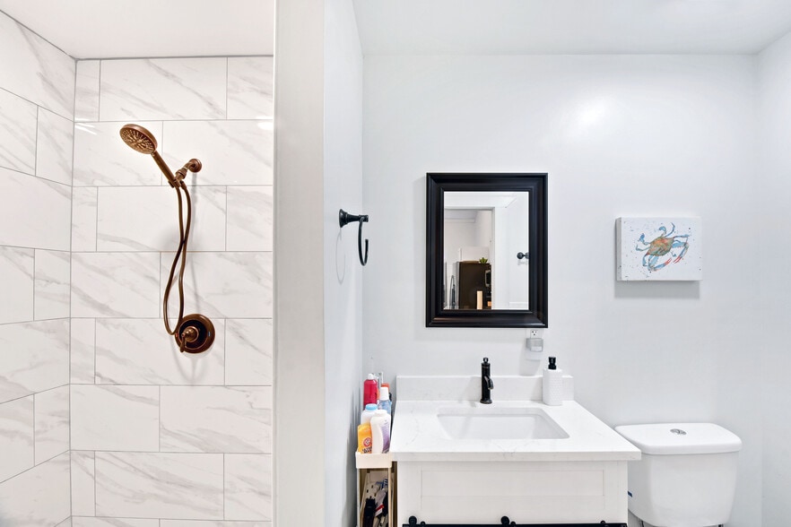 More Photos Of 1607 Norwich St, Brunswick Flex For Sale