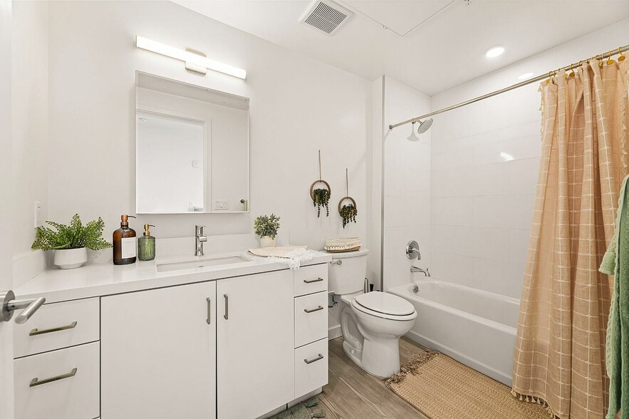 More Photos Of 660 N Oxford Ave, Los Angeles Apartments For Sale