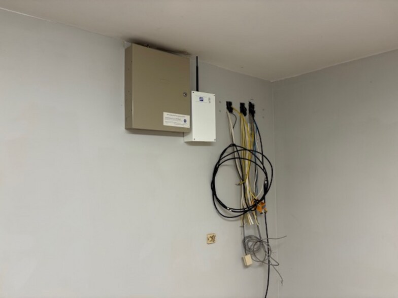 More Photos Of 4628 Commercial Dr, Huntsville Warehouse For Lease