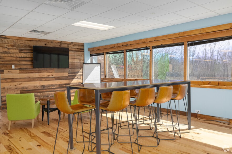 More Photos Of 23 Orchard Rd, Skillman Office For Lease