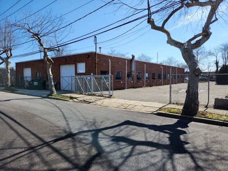 More Photos Of 1385 Akron St, Copiague Light Manufacturing For Sale
