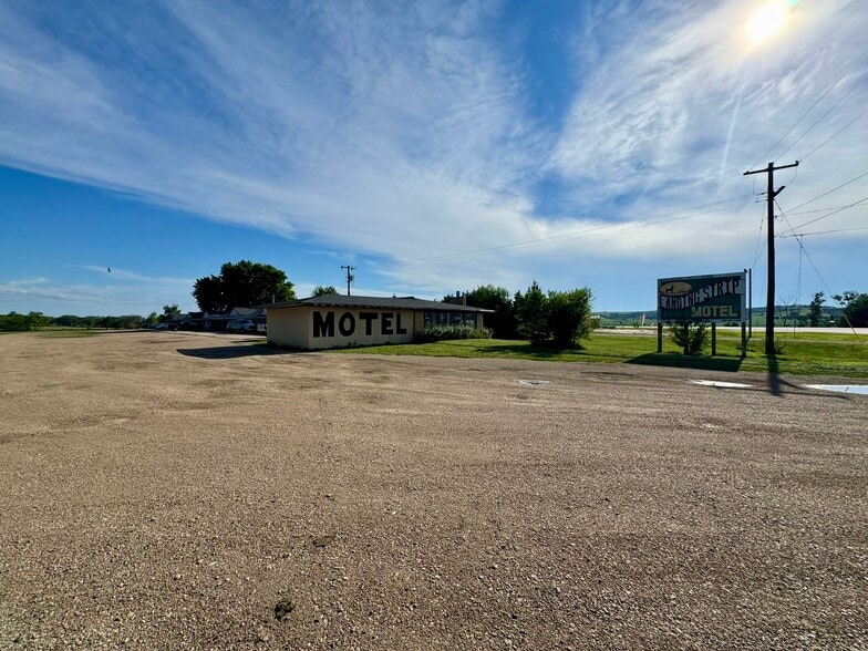 Primary Photo Of 736 3rd Ave, Lake Andes Hotel For Sale