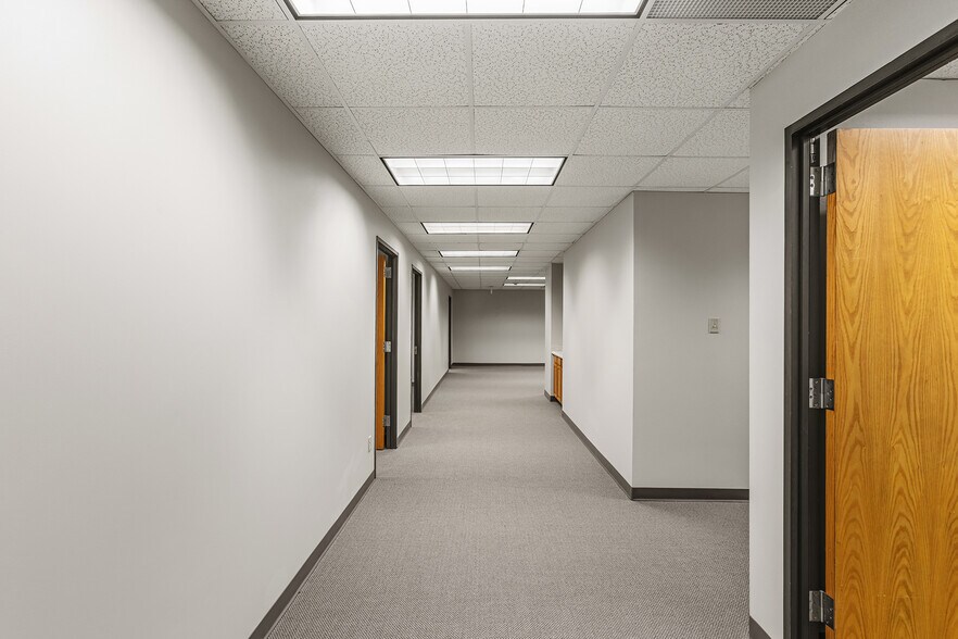 More Photos Of 8330-8350 Meadow Rd, Dallas Office For Sale