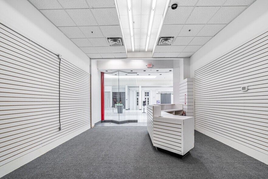 More Photos Of 2209 Richland Mall, Mansfield Storefront For Lease