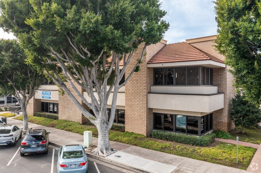 More Photos Of 250 El Camino Real, Tustin Office For Lease