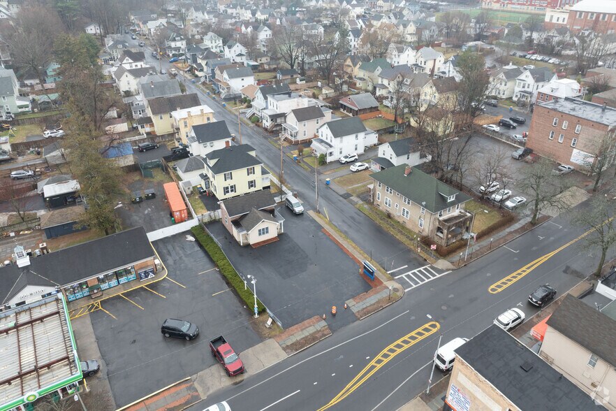 More Photos Of 337 Broadway, Kingston Freestanding For Lease