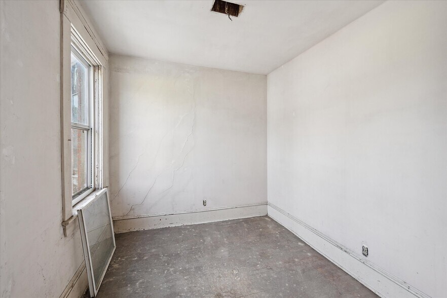 More Photos Of 5505 Lorain Ave, Cleveland Storefront Retail Residential For Sale