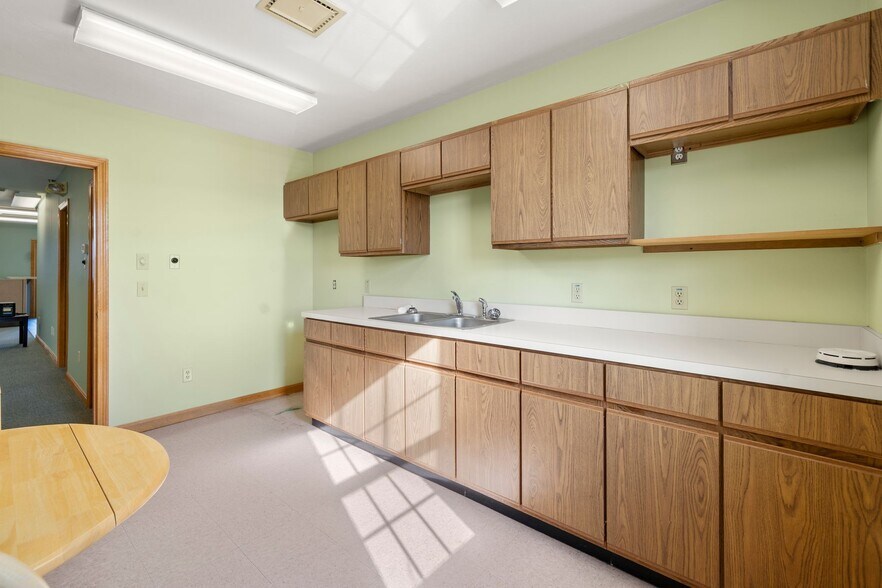 More Photos Of 4-6 Barlows Landing Rd, Pocasset Storefront Retail Office For Sale