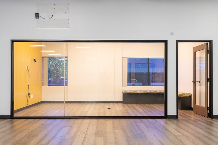 More Photos Of 6675 Mesa Ridge Rd, San Diego Office For Lease