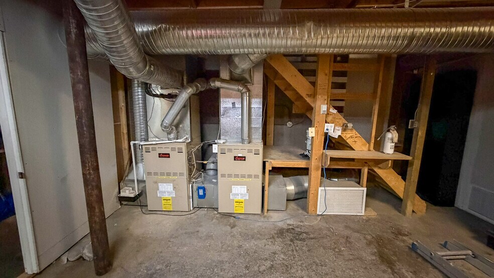 More Photos Of 5020 50 St, Sylvan Lake Storefront For Sale