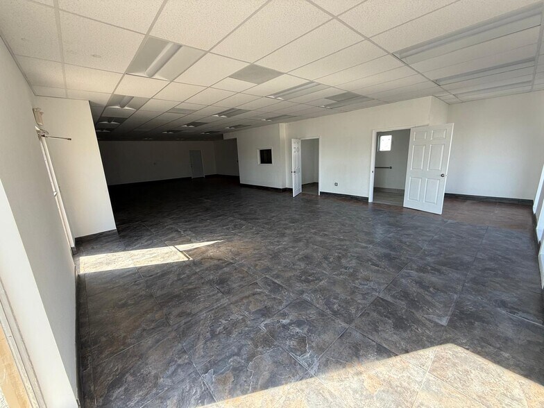 More Photos Of 2578 Fowler St, Fort Myers Freestanding For Lease