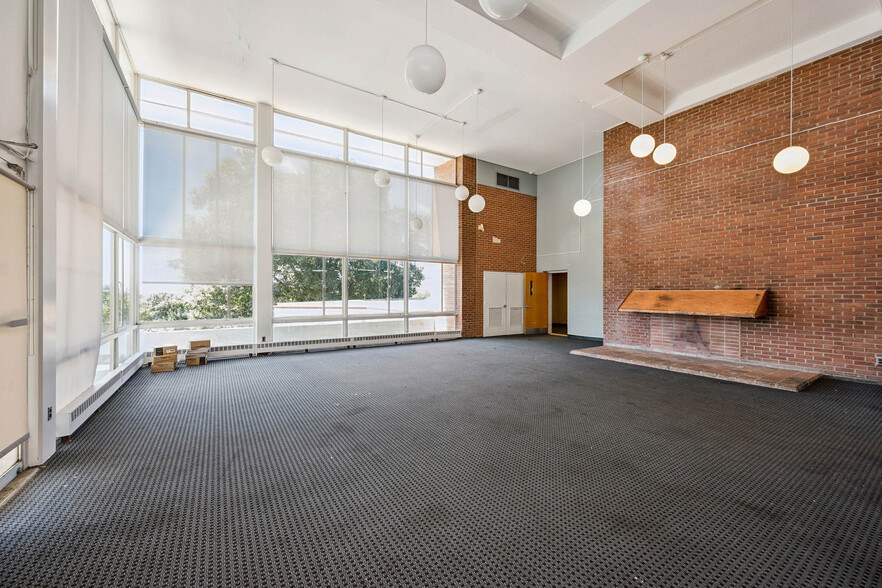 More Photos Of 3300 Henry Ave, Philadelphia Unknown For Lease