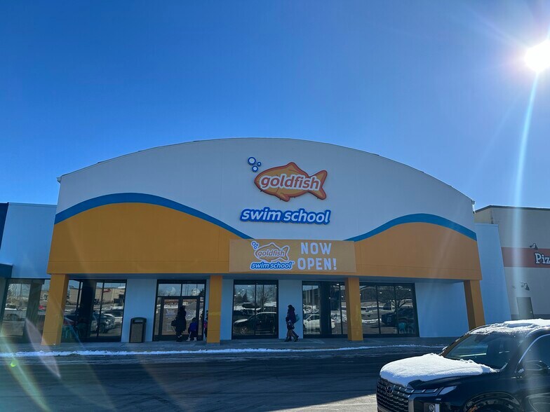 Primary Photo Of 2520-2524 Nicholasville Rd, Lexington Storefront For Lease