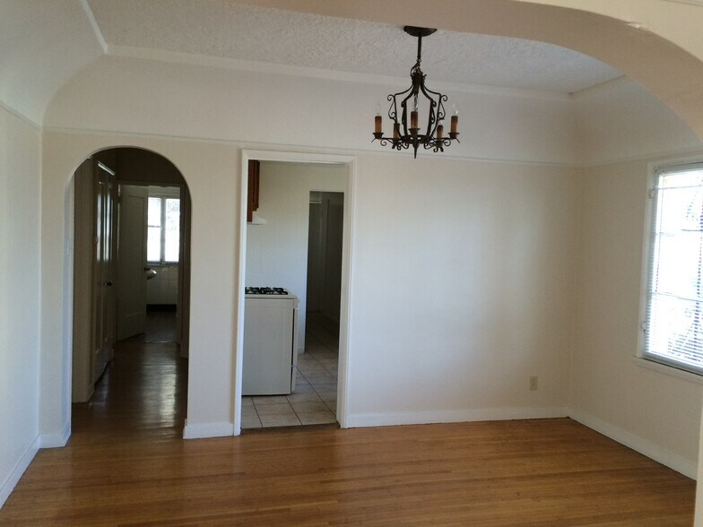 More Photos Of 3 Euclid Ave, Long Beach Multifamily For Sale