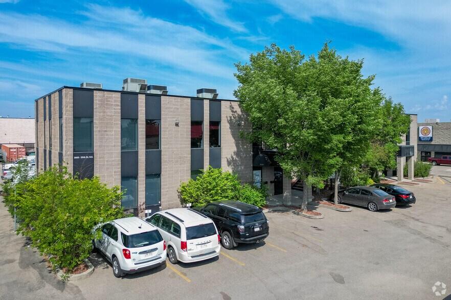 More Photos Of 3605 29th St NE, Calgary Warehouse For Lease