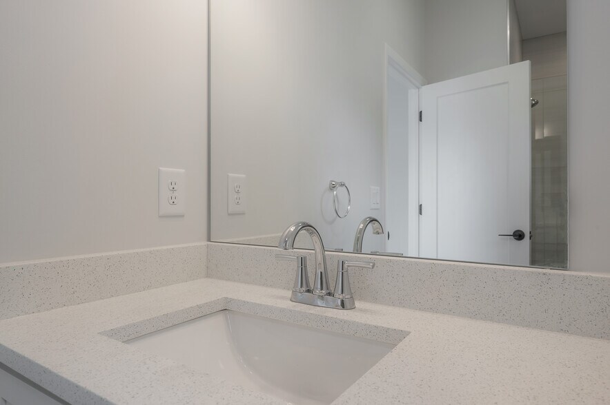 More Photos Of 3921 State St, Tampa Specialty For Sale