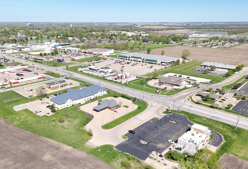 More Photos Of 1661 E Jackson St, Macomb General Retail For Lease