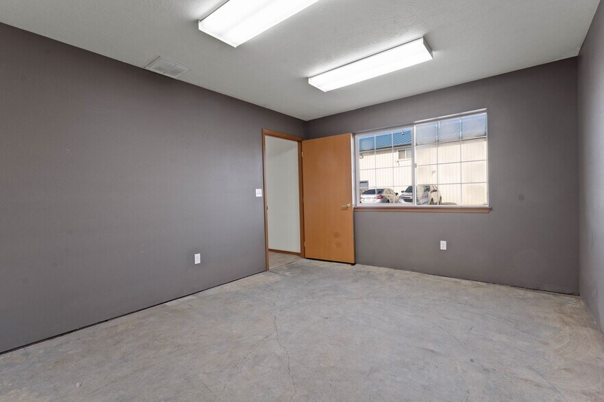 More Photos Of 13315 W 13th Ave, Airway Heights Light Manufacturing For Sale